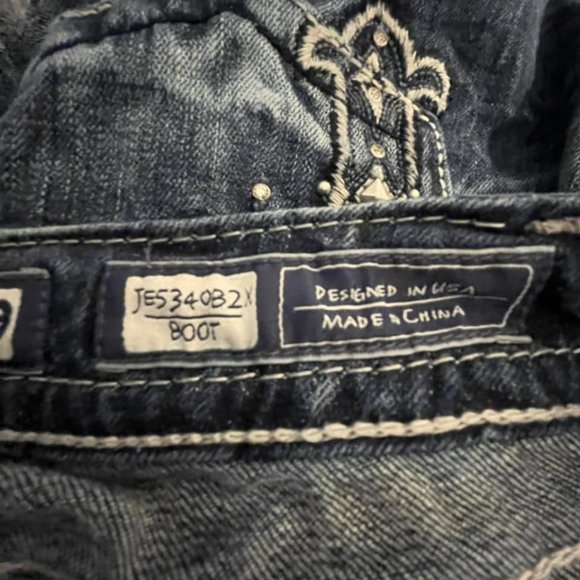 Miss Me Low Rise Embellished Embroidered Boot Jeans - Picture 8 of 14